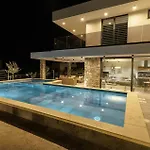 Front In Slivno With House Sea View Дом отдыха Комарна
