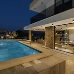 Дом отдыха Front In Slivno With House Sea View *