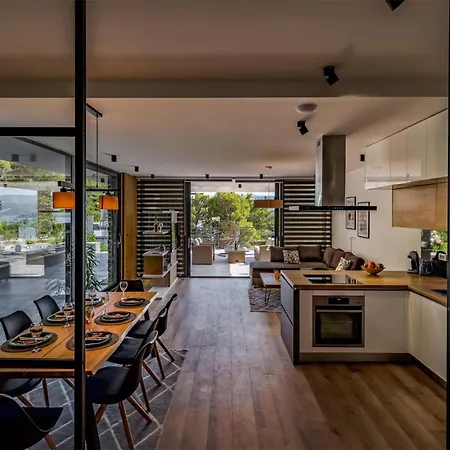 Amazing In Slivno With Kitchen * Komarna