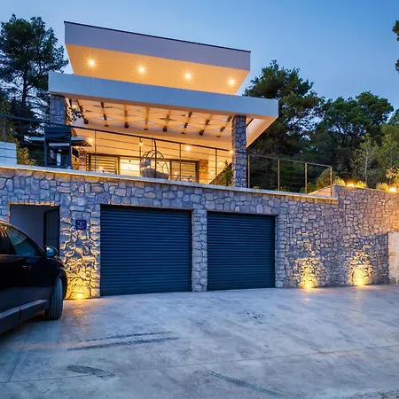 Amazing In Slivno With Kitchen Feriehus Komarna