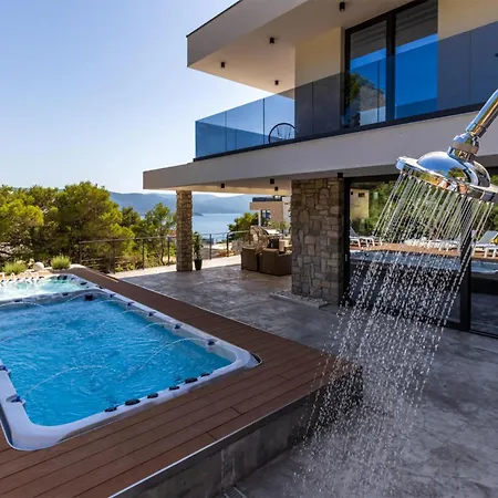 Amazing In Slivno With Kitchen Holiday home Komarna