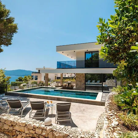Дом отдыха Front In Slivno With House Sea View Комарна
