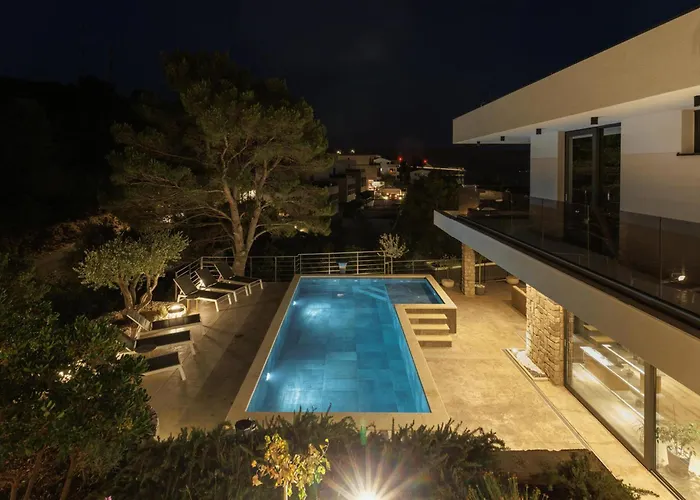 Beautiful In Slivno With Wifi Komarna