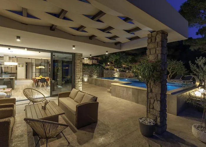 Beautiful In Slivno With Wifi Holiday home Komarna